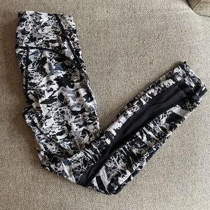 Lululemon leggings with mesh on the side of ankles. size 4